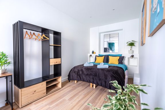 Peinture intérieure réalisée dans une chambre